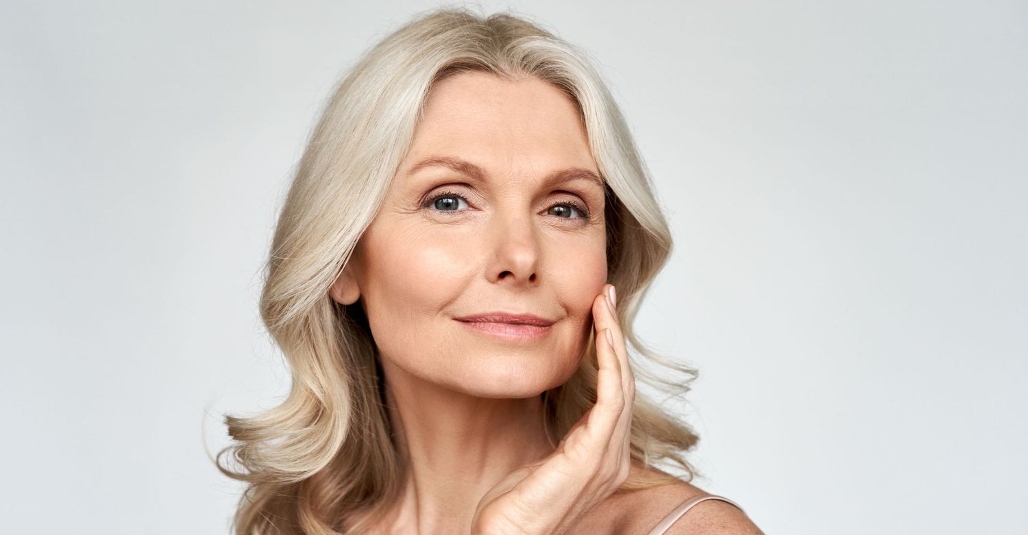 Smiling woman with silver hair and natural beauty.